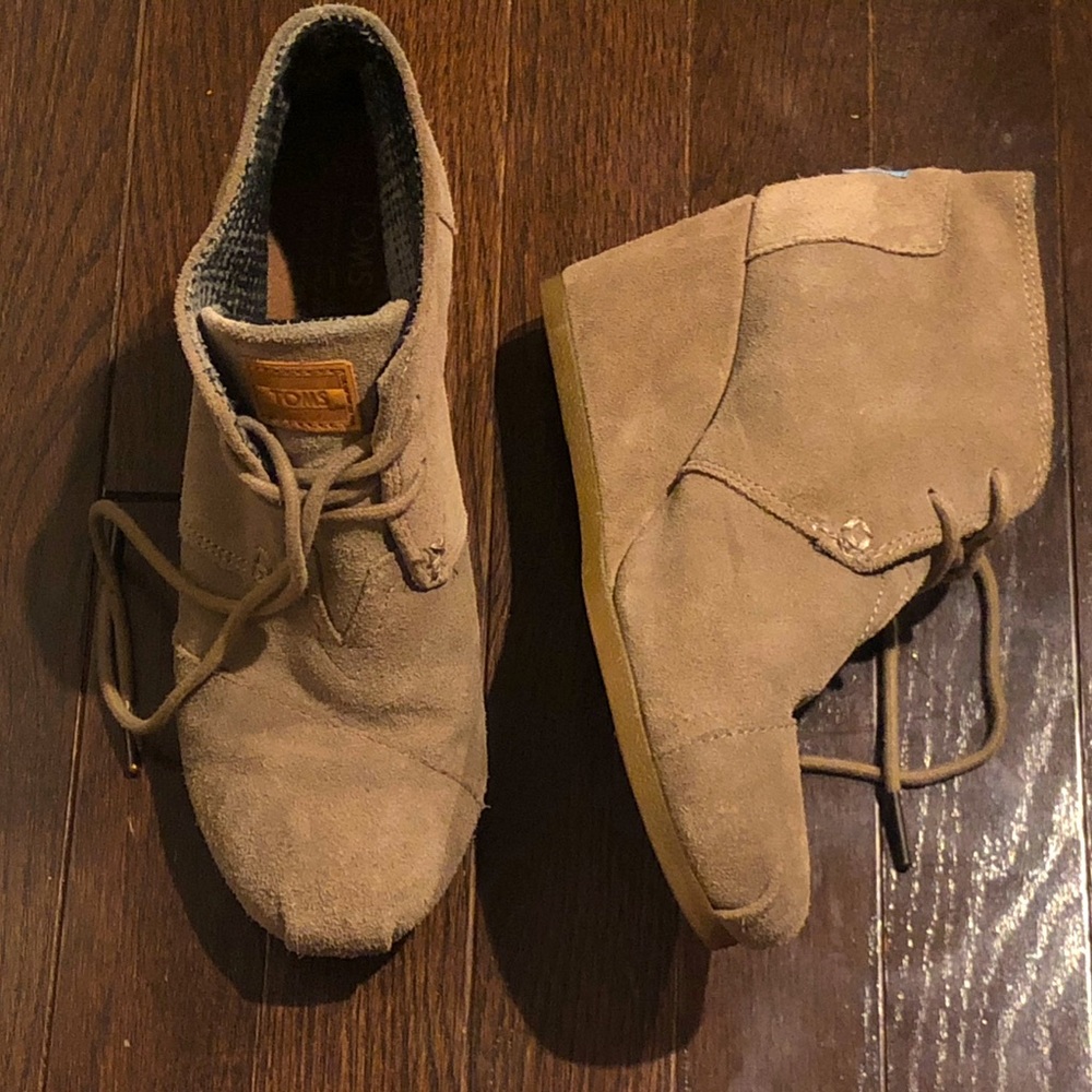 Womens TOMS Desert wedge bootie size 6.5